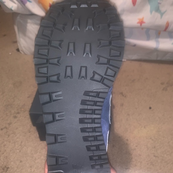 New balance shoes ! - Picture 2 of 4